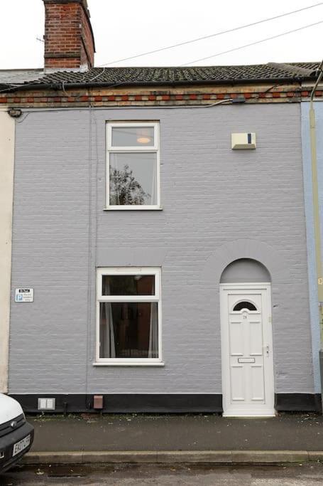 Convenient & Central 2-Bed House NWI Kültér fotó