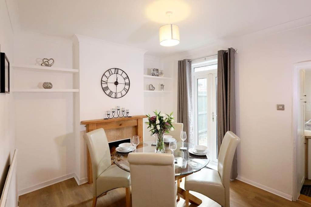 Convenient & Central 2-Bed House NWI Kültér fotó