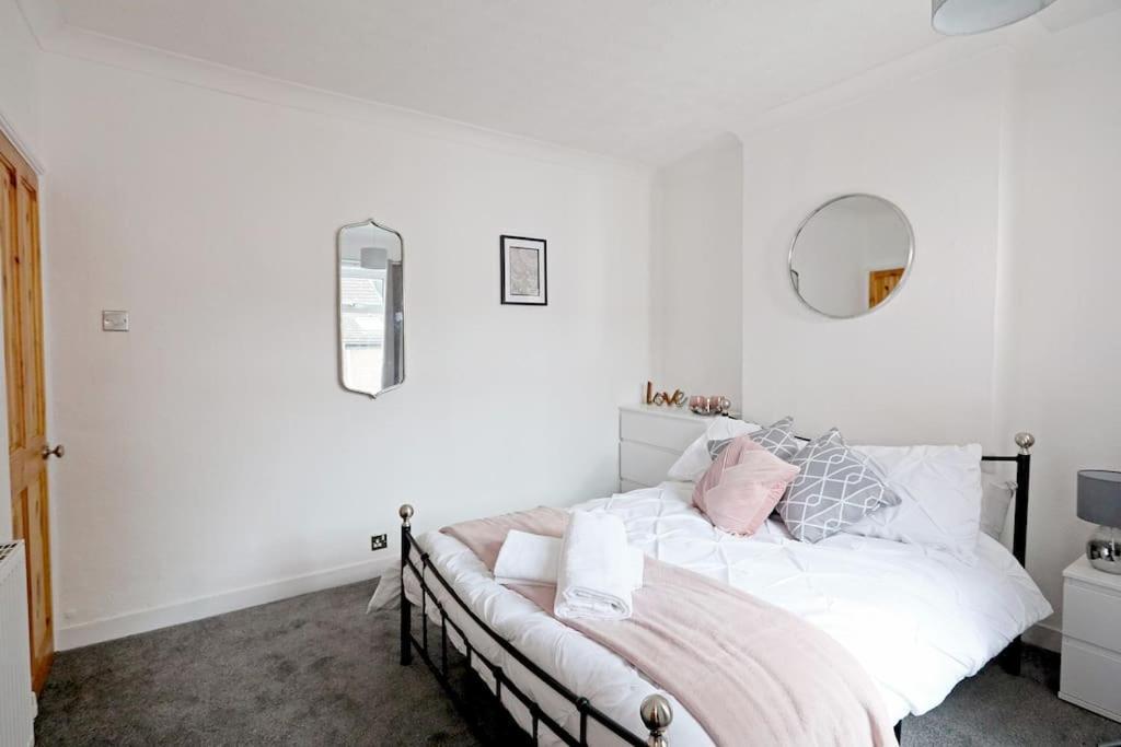 Convenient & Central 2-Bed House NWI Kültér fotó