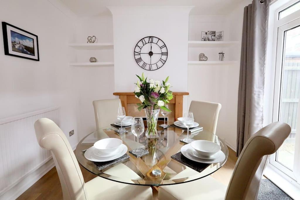 Convenient & Central 2-Bed House NWI Kültér fotó